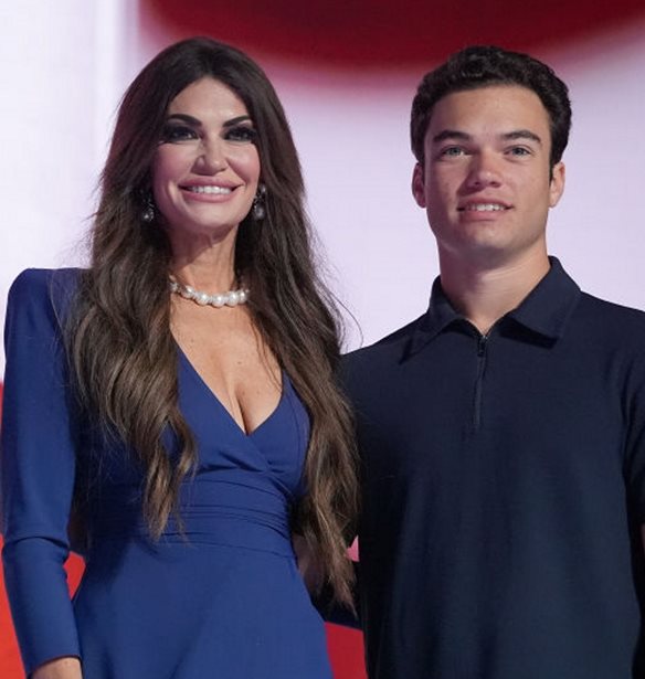 &#x397; &#x3C3;&#x3C4;&#x3B9;&#x3B3;&#x3BC;&#x3AE; &#x3C0;&#x3BF;&#x3C5; &#x3BF; &#x3B3;&#x3B9;&#x3BF;&#x3C2; &#x3C4;&#x3B7;&#x3C2; Kimberly Guilfoyle &#x3C3;&#x3B7;&#x3BA;&#x3CE;&#x3BD;&#x3B5;&#x3B9; &#x3C3;&#x3C4;&#x3B9;&#x3C2; &#x3C0;&#x3BB;&#x3AC;&#x3C4;&#x3B5;&#x3C2; &#x3C4;&#x3BF;&#x3C5;, &#x3C6;&#x3AF;&#x3BB;&#x3B7; &#x3C4;&#x3BF;&#x3C5; &#x3C3;&#x3C4;&#x3B7; &#x3B4;&#x3B5;&#x3BE;&#x3AF;&#x3C9;&#x3C3;&#x3B7; &#x3C4;&#x3C9;&#x3BD; &#x3C0;&#x3B5;&#x3B6;&#x3BF;&#x3BD;&#x3B1;&#x3C5;&#x3C4;&#x3CE;&#x3BD; &#x3C3;&#x3C4;&#x3B7;&#x3BD; &#x391;&#x3B8;&#x3AE;&#x3BD;&#x3B1;