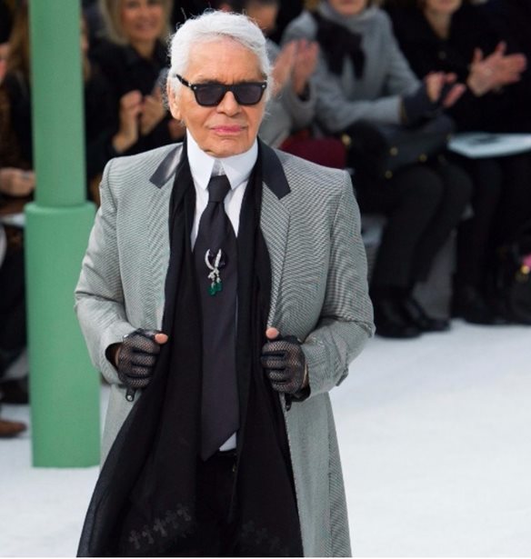 &#x39F; Karl Lagerfeld &#x3AD;&#x3C6;&#x3C5;&#x3B3;&#x3B5; &#x3B1;&#x3C0;&#x3CC; &#x3C4;&#x3B7; &#x3B6;&#x3C9;&#x3AE;
