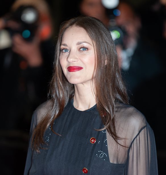 &#x397; Marion Cotillard &quot;&#x3B5;&#x3B9;&#x3C3;&#x3B2;&#x3AC;&#x3BB;&#x3BB;&#x3B5;&#x3B9;&quot; &#x3C3;&#x3C4;&#x3B7;&#x3BD; &#x3C4;&#x3AD;&#x3C4;&#x3B1;&#x3C1;&#x3C4;&#x3B7; &#x3C3;&#x3B5;&#x3B6;&#x3CC;&#x3BD; &#x3C4;&#x3BF;&#x3C5; &quot;The Morning Show&quot;
