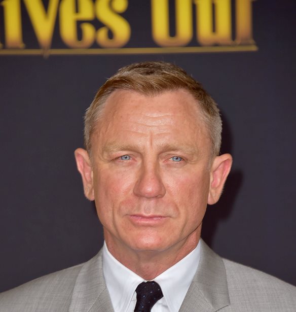Daniel Craig | H &#x3C3;&#x3C0;&#x3AC;&#x3BD;&#x3B9;&#x3B1; &#x3B5;&#x3BC;&#x3C6;&#x3AC;&#x3BD;&#x3B9;&#x3C3;&#x3B7; &#x3C3;&#x3C4;&#x3BF; &#x3BA;&#x3CC;&#x3BA;&#x3BA;&#x3B9;&#x3BD;&#x3BF; &#x3C7;&#x3B1;&#x3BB;&#x3AF; &#x3BC;&#x3B5; &#x3C4;&#x3B7;&#x3BD; &#x3BA;&#x3CC;&#x3C1;&#x3B7; &#x3C4;&#x3BF;&#x3C5;, Ella Loudon