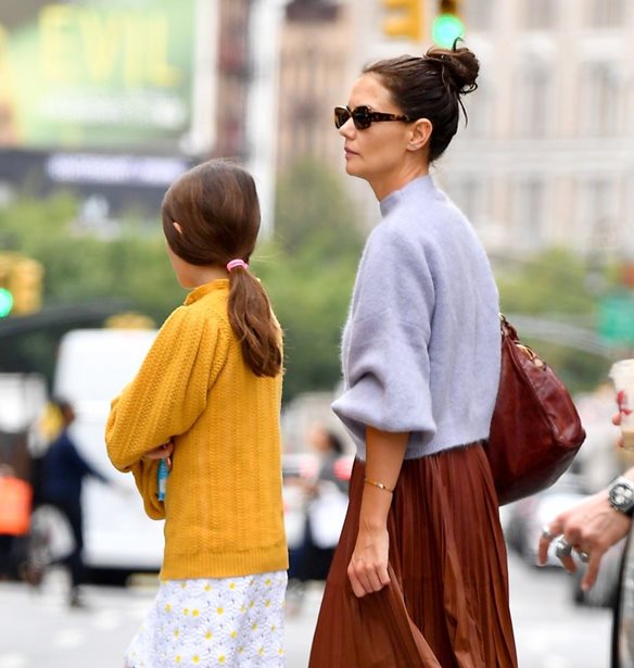 Katie Holmes &#x2013; Suri Cruise: &#x391;&#x3C0;&#x3BF;&#x3B3;&#x3B5;&#x3AF;&#x3C9;&#x3C3;&#x3B1;&#x3BD; &#x3C4;&#x3B7;&#x3BD; &#x3C4;&#x3AC;&#x3C3;&#x3B7; &#x3C4;&#x3B7;&#x3C2; &#x3C3;&#x3B5;&#x3B6;&#x3CC;&#x3BD; &#x3BC;&#x3B5; &#x3C4;&#x3B1; matching outfits &#x3C4;&#x3BF;&#x3C5;&#x3C2;