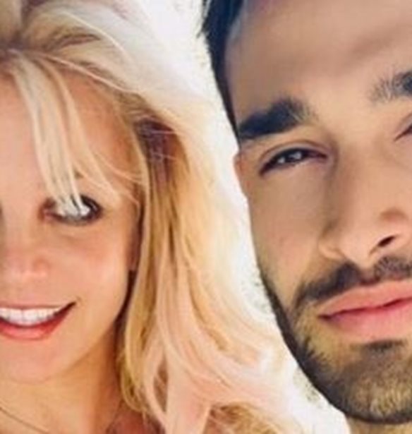 &#x397; Britney Spears &#x3C0;&#x3B1;&#x3AF;&#x3C1;&#x3BD;&#x3B5;&#x3B9; &#x3C4;&#x3B7; &#x3B6;&#x3C9;&#x3AE; &#x3C3;&#x3C4;&#x3B1; &#x3C7;&#x3AD;&#x3C1;&#x3B9;&#x3B1; &#x3C4;&#x3B7;&#x3C2; &#x3BA;&#x3B1;&#x3B9; &#x3B1;&#x3C1;&#x3C1;&#x3B1;&#x3B2;&#x3C9;&#x3BD;&#x3B9;&#x3AC;&#x3B6;&#x3B5;&#x3C4;&#x3B1;&#x3B9; &#x3C4;&#x3BF;&#x3BD; Sam Asghari
