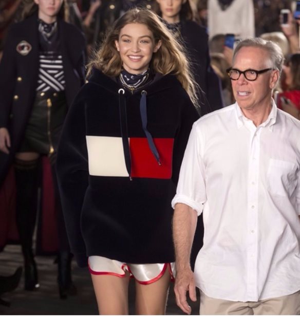 Tommy x Gigi: &#x39C;&#x3CC;&#x3BB;&#x3B9;&#x3C2; &#x3BA;&#x3C5;&#x3BA;&#x3BB;&#x3BF;&#x3C6;&#x3BF;&#x3C1;&#x3AE;&#x3C3;&#x3B5; &#x3C4;&#x3BF; teaser &#x3C4;&#x3B7;&#x3C2; &#x3C4;&#x3C1;&#x3AF;&#x3C4;&#x3B7;&#x3C2; &#x3C0;&#x3BF;&#x3BB;&#x3C5;&#x3B1;&#x3BD;&#x3B1;&#x3BC;&#x3B5;&#x3BD;&#x3CC;&#x3BC;&#x3B5;&#x3BD;&#x3B7;&#x3C2; &#x3C3;&#x3C5;&#x3BB;&#x3BB;&#x3BF;&#x3B3;&#x3AE;&#x3C2;