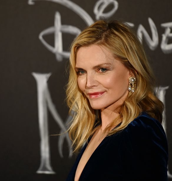 Michelle Pfeiffer | &#x397; &#x3C6;&#x3C9;&#x3C4;&#x3BF;&#x3B3;&#x3C1;&#x3B1;&#x3C6;&#x3AF;&#x3B1; &#x3BC;&#x3B5; &#x3BC;&#x3B1;&#x3C5;&#x3C1;&#x3B9;&#x3C3;&#x3BC;&#x3AD;&#x3BD;&#x3BF; &#x3BC;&#x3AC;&#x3C4;&#x3B9; &#x3C0;&#x3BF;&#x3C5; &#x3B1;&#x3BD;&#x3AD;&#x3B2;&#x3B1;&#x3C3;&#x3B5; &#x3C3;&#x3C4;&#x3BF; Instagram