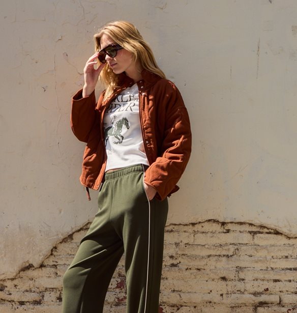 Stradivarius | &#x397; &#x3BD;&#x3AD;&#x3B1; capsule Casual Sport &#x3C3;&#x3C5;&#x3BB;&#x3BB;&#x3BF;&#x3B3;&#x3AE; &#x3C3;&#x3C5;&#x3BD;&#x3B4;&#x3C5;&#x3AC;&#x3B6;&#x3B5;&#x3B9; &#x3C4;&#x3B7;&#x3BD; &#x3AC;&#x3BD;&#x3B5;&#x3C3;&#x3B7; &#x3BC;&#x3B5; &#x3C4;&#x3BF; &#x3C3;&#x3C4;&#x3B9;&#x3BB;