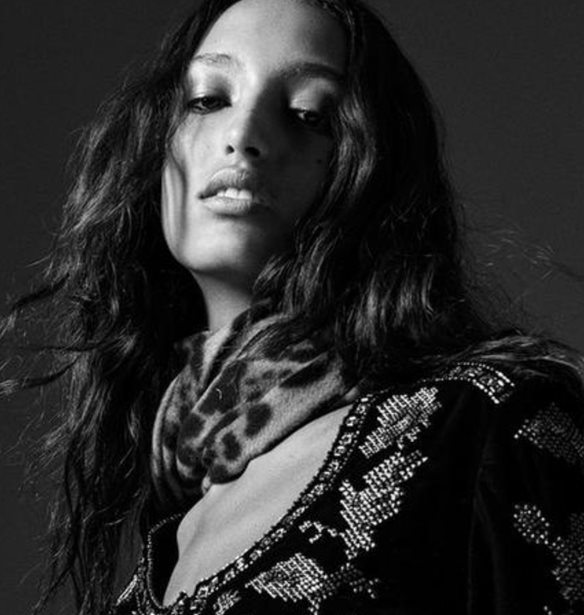 &#x391;&#x3C5;&#x3C4;&#x3AE; &#x3B7; embellished &#x3B2;&#x3B5;&#x3BB;&#x3BF;&#x3CD;&#x3B4;&#x3B9;&#x3BD;&#x3B7; &#x3B6;&#x3B1;&#x3BA;&#x3AD;&#x3C4;&#x3B1; &#x3B1;&#x3C0;&#x3CC; &#x3C4;&#x3B7; Zara &#x3B5;&#x3AF;&#x3BD;&#x3B1;&#x3B9; &#x3C4;&#x3BF; &#x3BC;&#x3BF;&#x3BD;&#x3B1;&#x3B4;&#x3B9;&#x3BA;&#x3CC; statement piece &#x3C0;&#x3BF;&#x3C5; &#x3C7;&#x3C1;&#x3B5;&#x3B9;&#x3AC;&#x3B6;&#x3B5;&#x3C3;&#x3B1;&#x3B9; &#x3B1;&#x3C5;&#x3C4;&#x3CC;&#x3BD; &#x3C4;&#x3BF; &#x3C7;&#x3B5;&#x3B9;&#x3BC;&#x3CE;&#x3BD;&#x3B1;