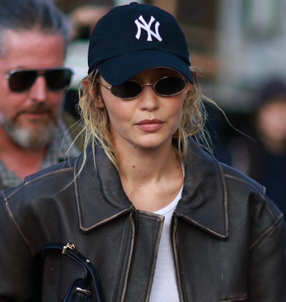 &#x397; Gigi Hadid &#x3BC;&#x3B5; &#x3C4;&#x3BF; leather jacket &#x3B1;&#x3C0;&#x3CC; &#x3C4;&#x3B7; Mango &#x3C0;&#x3BF;&#x3C5; &#x3B5;&#x3AF;&#x3BD;&#x3B1;&#x3B9; &#x3B1;&#x3C0;&#x3B1;&#x3C1;&#x3B1;&#x3AF;&#x3C4;&#x3B7;&#x3C4;&#x3BF; &#x3B3;&#x3B9;&#x3B1; &#x3C4;&#x3BF; &#x3C6;&#x3B8;&#x3B9;&#x3BD;&#x3CC;&#x3C0;&#x3C9;&#x3C1;&#x3BF;