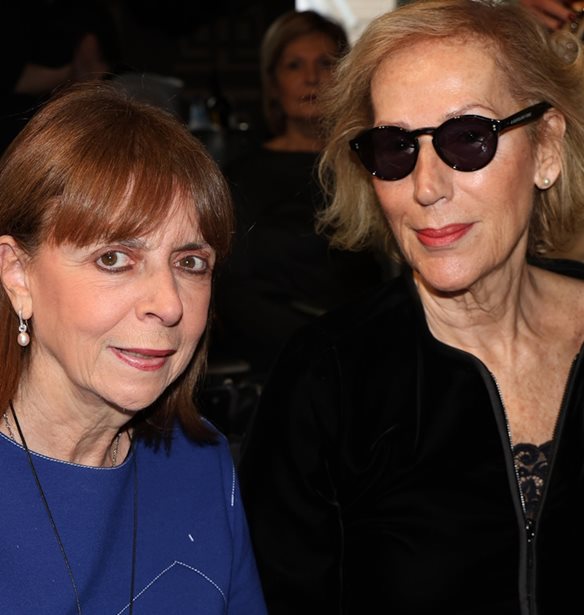 Άσπα Σαββοπούλου | Πρώτη εμφάνιση με τον γιο και τον εγγονό της μετά την απώλεια του Διονύση Σαββόπουλου