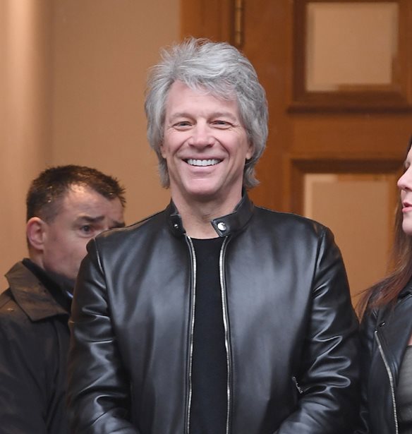 Jon Bon Jovi | &#x397; throwback &#x3C6;&#x3C9;&#x3C4;&#x3BF;&#x3B3;&#x3C1;&#x3B1;&#x3C6;&#x3AF;&#x3B1; &#x3BC;&#x3B5; &#x3C4;&#x3B7; &#x3C3;&#x3CD;&#x3B6;&#x3C5;&#x3B3;&#x3CC; &#x3C4;&#x3BF;&#x3C5; &#x3C3;&#x3C4;&#x3B7;&#x3BD; &#x3B5;&#x3C0;&#x3AD;&#x3C4;&#x3B5;&#x3B9;&#x3BF; &#x3C4;&#x3C9;&#x3BD; 32 &#x3C7;&#x3C1;&#x3CC;&#x3BD;&#x3C9;&#x3BD; &#x3B3;&#x3AC;&#x3BC;&#x3BF;&#x3C5;