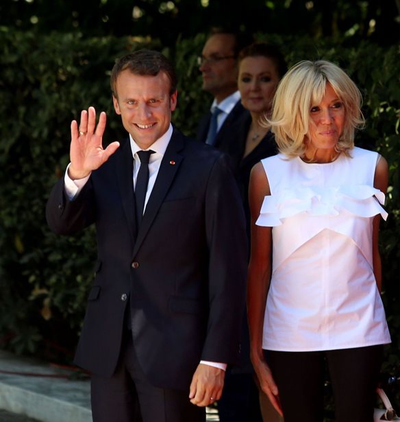 Emmanuel &#x3BA;&#x3B1;&#x3B9; Brigitte Macron: &#x3A4;&#x3BF; &#x3C0;&#x3C1;&#x3BF;&#x3B5;&#x3B4;&#x3C1;&#x3B9;&#x3BA;&#x3CC; &#x3B6;&#x3B5;&#x3CD;&#x3B3;&#x3BF;&#x3C2; &#x3C4;&#x3B7;&#x3C2; &#x393;&#x3B1;&#x3BB;&#x3BB;&#x3AF;&#x3B1;&#x3C2; &#x3C3;&#x3C4;&#x3B7;&#x3BD; &#x391;&#x3B8;&#x3AE;&#x3BD;&#x3B1;