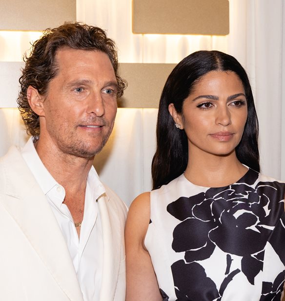 &#x39F; Matthew McConaughey &#x3C3;&#x3B5; &#x3BC;&#x3AF;&#x3B1; &#x3C3;&#x3C0;&#x3AC;&#x3BD;&#x3B9;&#x3B1; &#x3B5;&#x3BC;&#x3C6;&#x3AC;&#x3BD;&#x3B9;&#x3C3;&#x3B7; &#x3BC;&#x3B5; &#x3C4;&#x3B7; &#x3C3;&#x3CD;&#x3B6;&#x3C5;&#x3B3;&#x3CC; &#x3C4;&#x3BF;&#x3C5; &#x3BA;&#x3B1;&#x3B9; &#x3C4;&#x3B1; &#x3C4;&#x3C1;&#x3AF;&#x3B1; &#x3C0;&#x3B1;&#x3B9;&#x3B4;&#x3B9;&#x3AC; &#x3C4;&#x3BF;&#x3C5;&#x3C2;