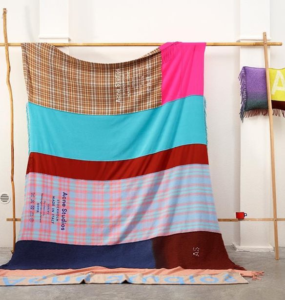 &#x397; Acne Studios &#x3BB;&#x3B1;&#x3BD;&#x3C3;&#x3AC;&#x3C1;&#x3B5;&#x3B9; &#x3BC;&#x3AF;&#x3B1; limited edition &#x3C3;&#x3C5;&#x3BB;&#x3BB;&#x3BF;&#x3B3;&#x3AE; &#x3B3;&#x3B9;&#x3B1; &#x3C4;&#x3BF; &#x3C3;&#x3C0;&#x3AF;&#x3C4;&#x3B9;