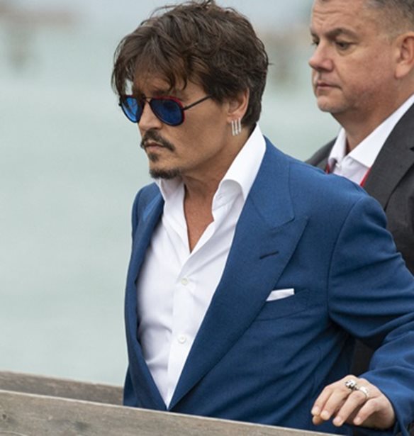 &#x39F; Johnny Depp &#x3AD;&#x3C6;&#x3C4;&#x3B1;&#x3C3;&#x3B5; &#x3C3;&#x3C4;&#x3BF; &#x3A6;&#x3B5;&#x3C3;&#x3C4;&#x3B9;&#x3B2;&#x3AC;&#x3BB; &#x392;&#x3B5;&#x3BD;&#x3B5;&#x3C4;&#x3AF;&#x3B1;&#x3C2;