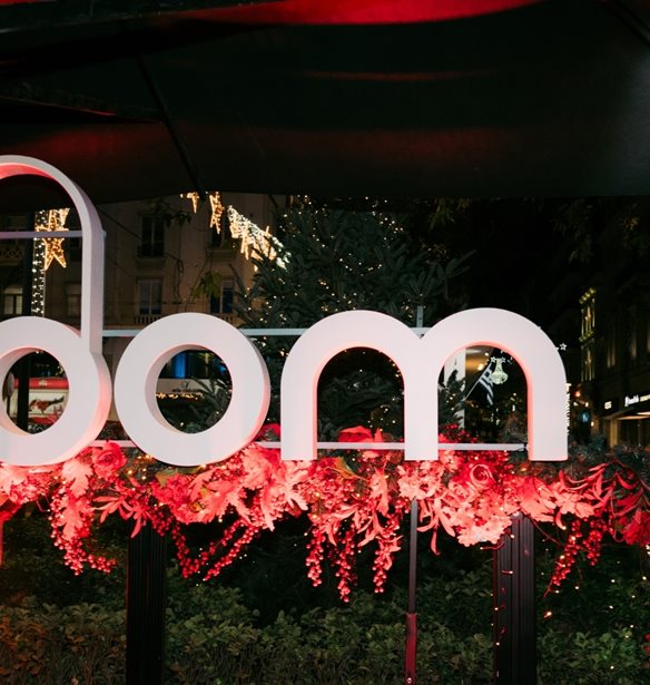 &#x3A4;&#x3BF; &#x3BA;&#x3CC;&#x3BA;&#x3BA;&#x3B9;&#x3BD;&#x3BF; &#x3C4;&#x3B7;&#x3C2; Special Edition Red &#x3C4;&#x3BF;&#x3C5; Ploom &#x3C6;&#x3CE;&#x3C4;&#x3B9;&#x3C3;&#x3B5; &#x3C4;&#x3BF; &#x3C0;&#x3AC;&#x3C1;&#x3C4;&#x3B9; &#x3B3;&#x3B9;&#x3B1; &#x3C4;&#x3B1; 30 &#x3C7;&#x3C1;&#x3CC;&#x3BD;&#x3B9;&#x3B1; Madame Figaro