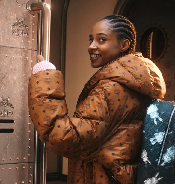 &#x395;&#x3C0;&#x3B9;&#x3B2;&#x3B9;&#x3B2;&#x3B1;&#x3C3;&#x3C4;&#x3B5;&#x3AF;&#x3C4;&#x3B5; &#x3C3;&#x3C4;&#x3BF; Holiday Express | &#x397; MCM &#x3C0;&#x3B1;&#x3C1;&#x3BF;&#x3C5;&#x3C3;&#x3B9;&#x3AC;&#x3B6;&#x3B5;&#x3B9; &#x3C4;&#x3B7; &#x3BD;&#x3AD;&#x3B1; &#x3B5;&#x3BF;&#x3C1;&#x3C4;&#x3B1;&#x3C3;&#x3C4;&#x3B9;&#x3BA;&#x3AE; &#x3BA;&#x3B1;&#x3BC;&#x3C0;&#x3AC;&#x3BD;&#x3B9;&#x3B1; &#x3C4;&#x3B7;&#x3C2;