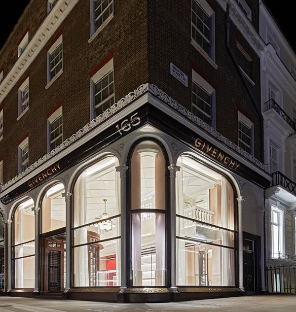 &#x39F; &#x3BF;&#x3AF;&#x3BA;&#x3BF;&#x3C2; Givenchy &#x3AC;&#x3BD;&#x3BF;&#x3B9;&#x3BE;&#x3B5; &#x3C4;&#x3BF; &#x3C0;&#x3C1;&#x3CE;&#x3C4;&#x3BF; &#x3C4;&#x3BF;&#x3C5; flagship &#x3BA;&#x3B1;&#x3C4;&#x3AC;&#x3C3;&#x3C4;&#x3B7;&#x3BC;&#x3B1; &#x3C3;&#x3C4;&#x3BF; &#x39B;&#x3BF;&#x3BD;&#x3B4;&#x3AF;&#x3BD;&#x3BF;