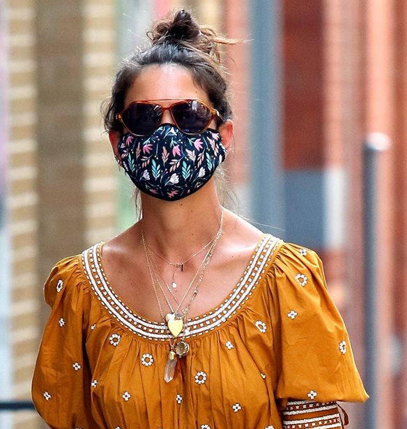 &#x397; Katie Holmes &#x3C6;&#x3CC;&#x3C1;&#x3B5;&#x3C3;&#x3B5; &#x3C4;&#x3BF; &#x3B9;&#x3B4;&#x3B1;&#x3BD;&#x3B9;&#x3BA;&#x3CC; &#x3C4;&#x3BF;&#x3C0; &#x3B3;&#x3B9;&#x3B1; &#x3C4;&#x3B7; &#x3B6;&#x3AD;&#x3C3;&#x3C4;&#x3B7;