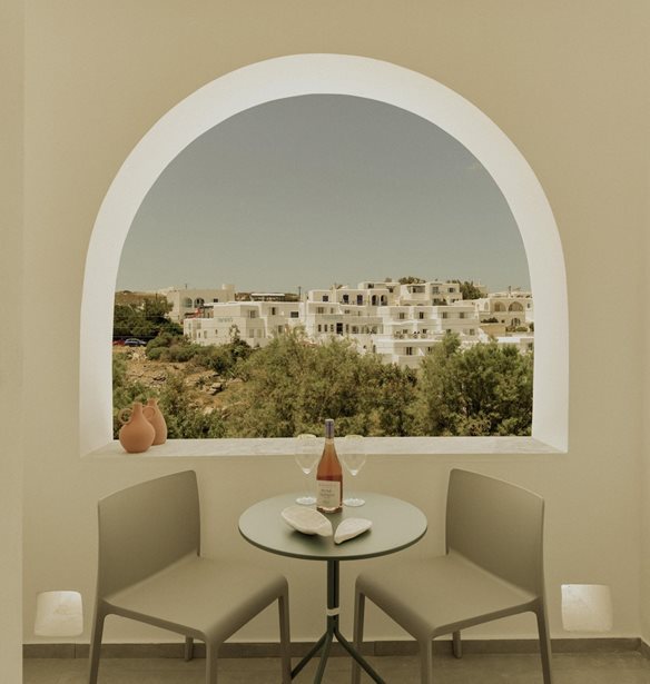 Opal Paros | &#x388;&#x3BD;&#x3B1;&#x3C2; &#x3BC;&#x3B9;&#x3BA;&#x3C1;&#x3CC;&#x3C2; &#x3C0;&#x3B1;&#x3C1;&#x3AC;&#x3B4;&#x3B5;&#x3B9;&#x3C3;&#x3BF;&#x3C2; &#x3C3;&#x3C4;&#x3B9;&#x3C2; &#x39A;&#x3C5;&#x3BA;&#x3BB;&#x3AC;&#x3B4;&#x3B5;&#x3C2;
