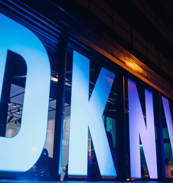 DKNY | &#x392;&#x3C1;&#x3B5;&#x3B8;&#x3AE;&#x3BA;&#x3B1;&#x3BC;&#x3B5; &#x3C3;&#x3C4;&#x3BF; &#x3C6;&#x3B1;&#x3BD;&#x3C4;&#x3B1;&#x3C3;&#x3BC;&#x3B1;&#x3B3;&#x3BF;&#x3C1;&#x3B9;&#x3BA;&#x3CC; fashion event &#x3C4;&#x3BF;&#x3C5; &#x3B5;&#x3BC;&#x3B2;&#x3BB;&#x3B7;&#x3BC;&#x3B1;&#x3C4;&#x3B9;&#x3BA;&#x3BF;&#x3CD; &#x3BD;&#x3B5;&#x3BF;&#x3CB;&#x3BF;&#x3C1;&#x3BA;&#x3AD;&#x3B6;&#x3B9;&#x3BA;&#x3BF;&#x3C5; brand