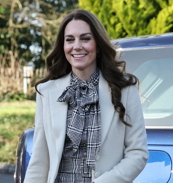 Kate Middleton | &#x3A4;&#x3BF; &#x3BA;&#x3BF;&#x3BC;&#x3C8;&#x3CC; &#x3BC;&#x3B1;&#x3BD;&#x3B9;&#x3BA;&#x3B9;&#x3BF;&#x3CD;&#x3C1; &#x3C0;&#x3BF;&#x3C5; &#x3C5;&#x3B9;&#x3BF;&#x3B8;&#x3B5;&#x3C4;&#x3B5;&#x3AF; &#x3C3;&#x3C4;&#x3B9;&#x3C2; &#x3B4;&#x3B7;&#x3BC;&#x3CC;&#x3C3;&#x3B9;&#x3B5;&#x3C2; &#x3B5;&#x3BC;&#x3C6;&#x3B1;&#x3BD;&#x3AF;&#x3C3;&#x3B5;&#x3B9;&#x3C2; &#x3C4;&#x3B7;&#x3C2;