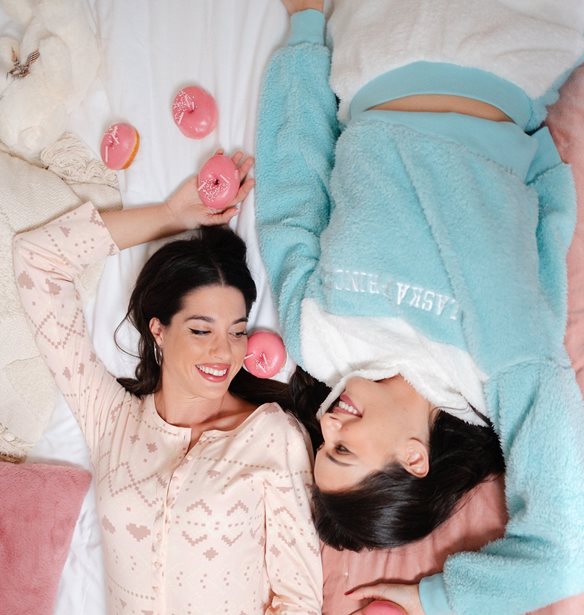 Everything is better in your pyjamas | &#x3A4;&#x3BF; cozy pyjama party &#x3C0;&#x3BF;&#x3C5; &#x3B4;&#x3B9;&#x3BF;&#x3C1;&#x3B3;&#x3AC;&#x3BD;&#x3C9;&#x3C3;&#x3B5; &#x3B7; Tezenis &#x3AE;&#x3C4;&#x3B1;&#x3BD; &#x3C4;&#x3BF; &#x3C0;&#x3B9;&#x3BF; girly event &#x3C4;&#x3B7;&#x3C2; &#x3C3;&#x3B5;&#x3B6;&#x3CC;&#x3BD;