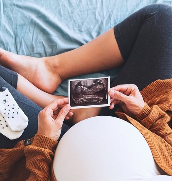 Η κατανάλωση ξηρών καρπών κατά τη διάρκεια της εγκυμοσύνης έχει μακροπρόθεσμα οφέλη στη νευροανάπτυξη των παιδιών