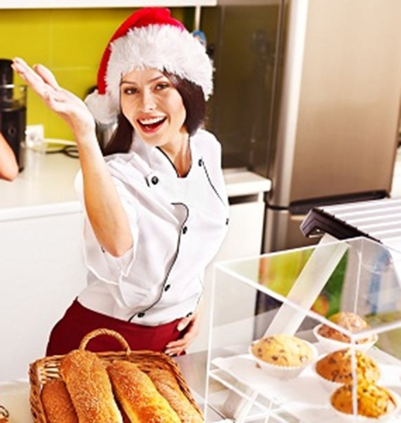Θερμίδες στις γιορτές: Να πώς θα διαλέξεις ποτά, ορεκτικά, γλυκά και φαγητά
