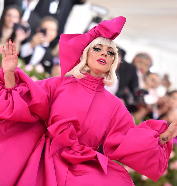 Lady Gaga: &#x3A3;&#x3C5;&#x3BD;&#x3B5;&#x3C1;&#x3B3;&#x3AC;&#x3B6;&#x3B5;&#x3C4;&#x3B1;&#x3B9; &#x3BC;&#x3B5; &#x3C4;&#x3BF;&#x3BD; &#x3A0;&#x3B1;&#x3B3;&#x3BA;&#x3CC;&#x3C3;&#x3BC;&#x3B9;&#x3BF; &#x39F;&#x3C1;&#x3B3;&#x3B1;&#x3BD;&#x3B9;&#x3C3;&#x3BC;&#x3CC; &#x3A5;&#x3B3;&#x3B5;&#x3AF;&#x3B1;&#x3C2; &#x3B3;&#x3B9;&#x3B1; &#x3BC;&#x3AF;&#x3B1; &#x3C3;&#x3C5;&#x3BD;&#x3B1;&#x3C5;&#x3BB;&#x3AF;&#x3B1; &#x3B3;&#x3B9;&#x3B1; &#x3BA;&#x3B1;&#x3BB;&#x3CC; &#x3C3;&#x3BA;&#x3BF;&#x3C0;&#x3CC;