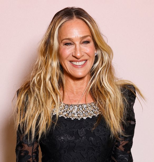 Sarah Jessica Parker | &#x39F; &#x3C0;&#x3C1;&#x3B1;&#x3B3;&#x3BC;&#x3B1;&#x3C4;&#x3B9;&#x3BA;&#x3CC;&#x3C2; &#x3BB;&#x3CC;&#x3B3;&#x3BF;&#x3C2; &#x3C0;&#x3BF;&#x3C5; &#x3B4;&#x3B5;&#x3BD; &#x3B2;&#x3B3;&#x3AC;&#x3B6;&#x3B5;&#x3B9; &#x3C0;&#x3BF;&#x3C4;&#x3AD; selfies &#x3BC;&#x3B5; &#x3C4;&#x3BF;&#x3C5;&#x3C2; &#x3B8;&#x3B1;&#x3C5;&#x3BC;&#x3B1;&#x3C3;&#x3C4;&#x3AD;&#x3C2; &#x3C4;&#x3B7;&#x3C2;