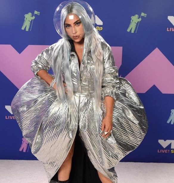 &#x397; Lady Gaga &#x3B1;&#x3BD;&#x3B1;&#x3B2;&#x3B9;&#x3CE;&#x3BD;&#x3B5;&#x3B9; &#x3BC;&#x3B5;&#x3C1;&#x3B9;&#x3BA;&#x3AD;&#x3C2; &#x3B1;&#x3C0;&#x3CC; &#x3C4;&#x3B9;&#x3C2; &#x3C0;&#x3B9;&#x3BF; &#x3B8;&#x3C1;&#x3C5;&#x3BB;&#x3B9;&#x3BA;&#x3AD;&#x3C2; &#x3B5;&#x3BC;&#x3C6;&#x3B1;&#x3BD;&#x3AF;&#x3C3;&#x3B5;&#x3B9;&#x3C2; &#x3C4;&#x3B7;&#x3C2;