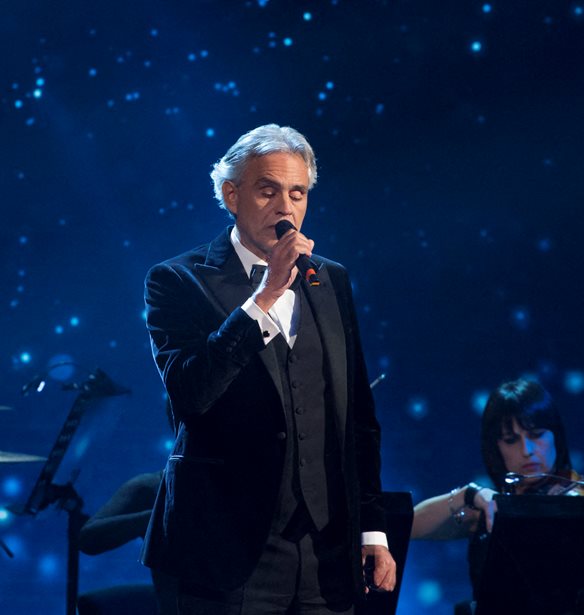 30 &#x3C7;&#x3C1;&#x3CC;&#x3BD;&#x3B9;&#x3B1; Andrea Bocelli: &#x388;&#x3BD;&#x3B1; &#x3BD;&#x3AD;&#x3BF; &#x3B5;&#x3C0;&#x3B5;&#x3C4;&#x3B5;&#x3B9;&#x3B1;&#x3BA;&#x3CC; &#x3AC;&#x3BB;&#x3BC;&#x3C0;&#x3BF;&#x3C5;&#x3BC; &#x3BA;&#x3B1;&#x3B9; &#x3B4;&#x3CD;&#x3BF; &#x3C4;&#x3B1;&#x3B9;&#x3BD;&#x3AF;&#x3B5;&#x3C2; &#x3B3;&#x3B9;&#x3BF;&#x3C1;&#x3C4;&#x3AC;&#x3B6;&#x3BF;&#x3C5;&#x3BD; &#x3C4;&#x3B7; &#x3C3;&#x3C0;&#x3BF;&#x3C5;&#x3B4;&#x3B1;&#x3AF;&#x3B1; &#x3B6;&#x3C9;&#x3AE; &#x3BA;&#x3B1;&#x3B9; &#x3BA;&#x3B1;&#x3C1;&#x3B9;&#x3AD;&#x3C1;&#x3B1; &#x3C4;&#x3BF;&#x3C5; &#x3C4;&#x3B5;&#x3BD;&#x3CC;&#x3C1;&#x3BF;&#x3C5;
