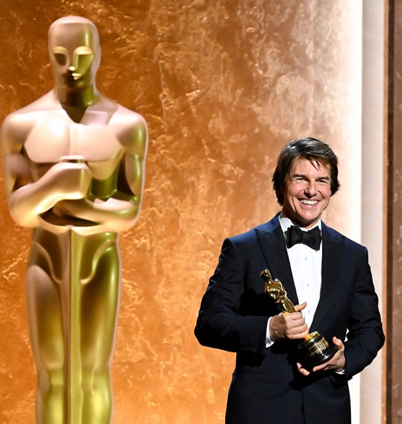 Tom Cruise| &#x397; &#x3B2;&#x3C1;&#x3AC;&#x3B2;&#x3B5;&#x3C5;&#x3C3;&#x3B7; &#x3C3;&#x3C4;&#x3B1; Governors Awards &#x3B3;&#x3B9;&#x3B1; &#x3C4;&#x3B7;&#x3BD; &#x3C3;&#x3C5;&#x3BD;&#x3BF;&#x3BB;&#x3B9;&#x3BA;&#x3AE; &#x3C0;&#x3C1;&#x3BF;&#x3C3;&#x3C6;&#x3BF;&#x3C1;&#x3AC; &#x3C4;&#x3BF;&#x3C5; &#x3C3;&#x3C4;&#x3BF;&#x3BD; &#x3BA;&#x3B9;&#x3BD;&#x3B7;&#x3BC;&#x3B1;&#x3C4;&#x3BF;&#x3B3;&#x3C1;&#x3AC;&#x3C6;&#x3BF; &#x3BA;&#x3B1;&#x3B9; &#x3B7; &#x3C3;&#x3C5;&#x3B3;&#x3BA;&#x3B9;&#x3BD;&#x3B7;&#x3C4;&#x3B9;&#x3BA;&#x3AE; &#x3BF;&#x3BC;&#x3B9;&#x3BB;&#x3AF;&#x3B1;