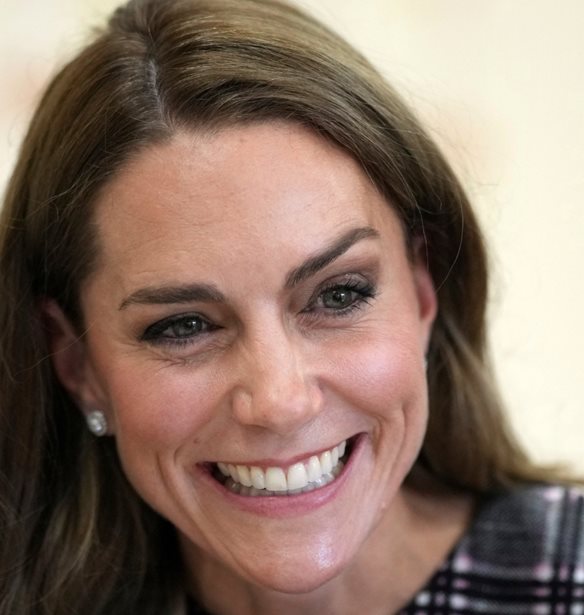 Kate Middleton | &#x3A4;&#x3BF; &#x3C6;&#x3CC;&#x3C1;&#x3B5;&#x3BC;&#x3AC; &#x3C4;&#x3B7;&#x3C2; &#x3B5;&#x3AF;&#x3BD;&#x3B1;&#x3B9; &#x3C3;&#x3C4;&#x3BF; &#x3B4;&#x3B9;&#x3B1;&#x3C7;&#x3C1;&#x3BF;&#x3BD;&#x3B9;&#x3BA;&#x3CC; &#x3BC;&#x3BF;&#x3C4;&#x3AF;&#x3B2;&#x3BF; &#x3C0;&#x3BF;&#x3C5; &#x3B4;&#x3B5;&#x3BD; &#x3C0;&#x3C1;&#x3AD;&#x3C0;&#x3B5;&#x3B9; &#x3BD;&#x3B1; &#x3BB;&#x3B5;&#x3AF;&#x3C0;&#x3B5;&#x3B9; &#x3B1;&#x3C0;&#x3CC; &#x3C4;&#x3B7; &#x3C3;&#x3C5;&#x3BB;&#x3BB;&#x3BF;&#x3B3;&#x3AE; &#x3BA;&#x3B1;&#x3BC;&#x3AF;&#x3B1;&#x3C2; &#x3B3;&#x3C5;&#x3BD;&#x3B1;&#x3AF;&#x3BA;&#x3B1;&#x3C2;