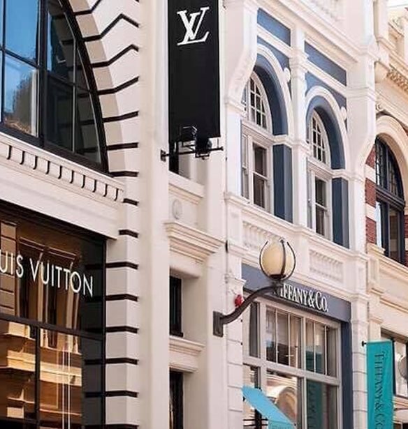 Louis Vuitton &#x3B3;&#x3B9;&#x3B1; Tiffany &amp; Co | &#x388;&#x3BD;&#x3B1; &#x3BA;&#x3BF;&#x3C1;&#x3C5;&#x3C6;&#x3B1;&#x3AF;&#x3BF; business deal &#x3C0;&#x3B9;&#x3BF; &#x3BA;&#x3BF;&#x3BD;&#x3C4;&#x3AC; &#x3B1;&#x3C0;&#x3CC; &#x3C0;&#x3BF;&#x3C4;&#x3AD;;