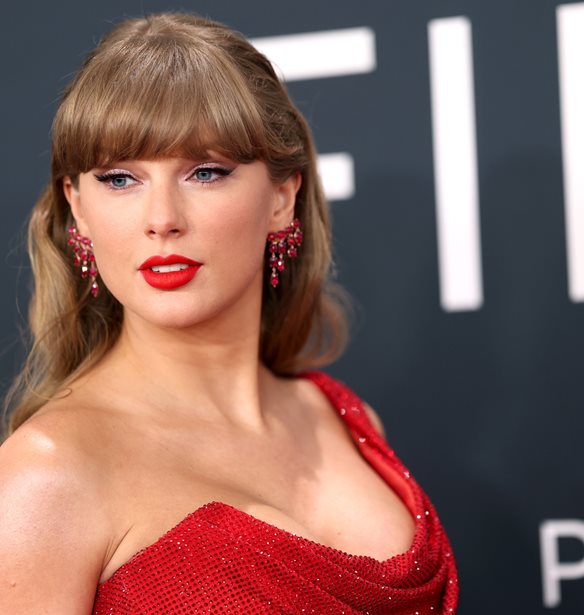 Taylor Swift | &#x391;&#x3C0;&#x3BF;&#x3BA;&#x3AC;&#x3BB;&#x3C5;&#x3C8;&#x3B5; &#x3C4;&#x3B9; &#x3C4;&#x3C1;&#x3CE;&#x3B5;&#x3B9; &#x3C3;&#x3B5; &#x3BA;&#x3B1;&#x3B8;&#x3B7;&#x3BC;&#x3B5;&#x3C1;&#x3B9;&#x3BD;&#x3AE; &#x3B2;&#x3AC;&#x3C3;&#x3B7;