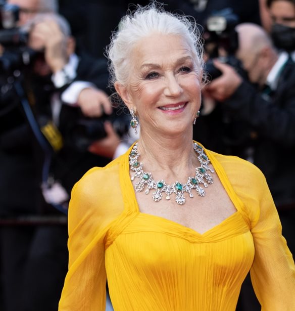 Helen Mirren | &#x3A4;&#x3BF; &#x3B5;&#x3BD;&#x3C4;&#x3C5;&#x3C0;&#x3C9;&#x3C3;&#x3B9;&#x3B1;&#x3BA;&#x3CC; look &#x3C4;&#x3B7;&#x3C2; &#x3C3;&#x3C4;&#x3BF; &#x3A6;&#x3B5;&#x3C3;&#x3C4;&#x3B9;&#x3B2;&#x3AC;&#x3BB; &#x39A;&#x3B1;&#x3BD;&#x3BD;&#x3CE;&#x3BD; &#x3BC;&#x3B5; Dolce &amp; Gabbana
