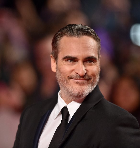 &#x39F; Joaquin Phoenix &#x3AC;&#x3C6;&#x3B7;&#x3C3;&#x3B5; &#x3C3;&#x3C4;&#x3B7; &#x3BC;&#x3AD;&#x3C3;&#x3B7; &#x3C3;&#x3C5;&#x3BD;&#x3AD;&#x3BD;&#x3C4;&#x3B5;&#x3C5;&#x3BE;&#x3B7; &#x3B5;&#x3BE;&#x3B1;&#x3B9;&#x3C4;&#x3AF;&#x3B1;&#x3C2; &#x3BC;&#x3B9;&#x3B1;&#x3C2; &#x3B5;&#x3C1;&#x3CE;&#x3C4;&#x3B7;&#x3C3;&#x3B7;&#x3C2;