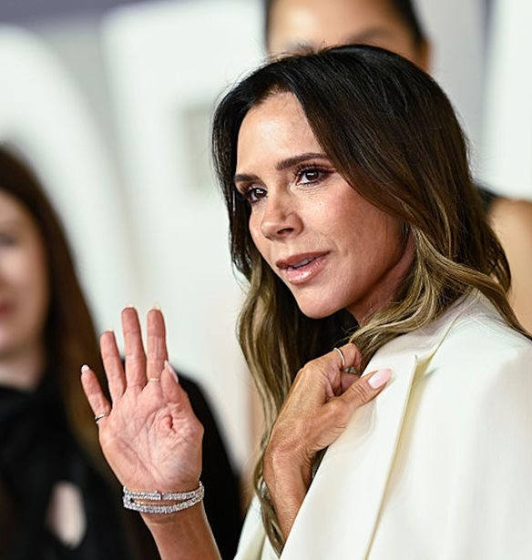 &quot;&#x389;&#x3BC;&#x3BF;&#x3C5;&#x3BD; &#x3C0;&#x3B5;&#x3C1;&#x3AF;&#x3B3;&#x3B5;&#x3BB;&#x3BF;&#x3C2;&quot;: &#x397; Victoria Beckham &#x3BE;&#x3B5;&#x3C3;&#x3C0;&#x3AC; &#x3B3;&#x3B9;&#x3B1; &#x3C4;&#x3B7;&#x3BD; &#x3BA;&#x3B1;&#x3BC;&#x3C0;&#x3AC;&#x3BD;&#x3B9;&#x3B1; &#x3C0;&#x3BF;&#x3C5; &#x3C4;&#x3B7;&#x3BD; &#x3BD;&#x3C4;&#x3C1;&#x3CC;&#x3C0;&#x3B9;&#x3B1;&#x3C3;&#x3B5; &#x3C3;&#x3C4;&#x3B7; &#x3B2;&#x3B9;&#x3BF;&#x3BC;&#x3B7;&#x3C7;&#x3B1;&#x3BD;&#x3AF;&#x3B1; &#x3C4;&#x3B7;&#x3C2; &#x3BC;&#x3CC;&#x3B4;&#x3B1;&#x3C2;