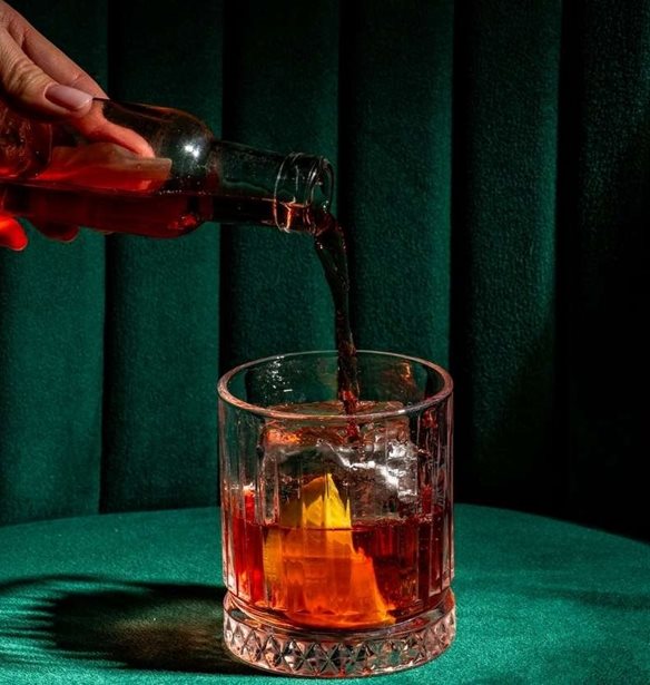 Πώς η Αθήνα λάτρεψε τη συνήθεια του aperitivo