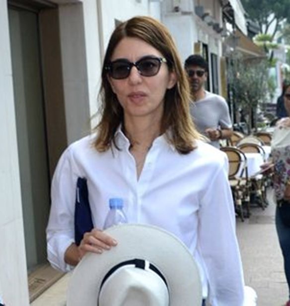 Sofia Coppola-Jessica Chastain: &#x391;&#x3C0;&#x3BF;&#x3BB;&#x3B1;&#x3BC;&#x3B2;&#x3AC;&#x3BD;&#x3BF;&#x3C5;&#x3BD; &#x3C4;&#x3B9;&#x3C2; &#x3B2;&#x3CC;&#x3BB;&#x3C4;&#x3B5;&#x3C2; &#x3C4;&#x3BF;&#x3C5;&#x3C2; &#x3C3;&#x3C4;&#x3B9;&#x3C2; &#x39A;&#x3AC;&#x3BD;&#x3BD;&#x3B5;&#x3C2;