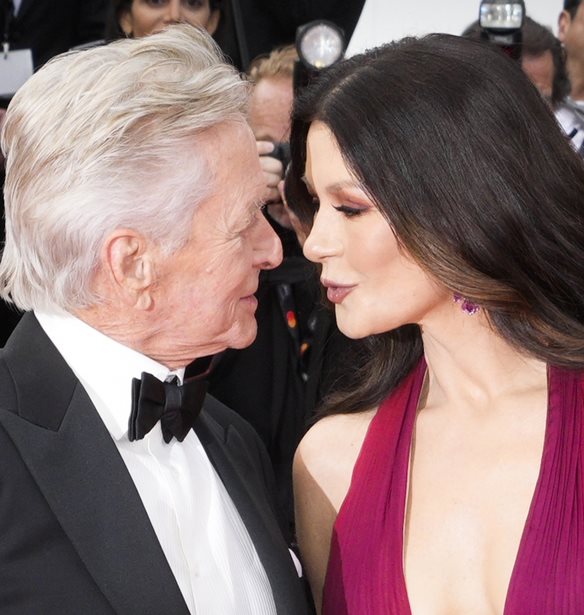 Michael Douglas &amp; Catherine Zeta Jones| &#x39C;&#x3B5; &#x3C0;&#x3BF;&#x3B9;&#x3BF;&#x3BD; &#x3BA;&#x3BF;&#x3C1;&#x3C5;&#x3C6;&#x3B1;&#x3AF;&#x3BF; super star &#x3B3;&#x3B9;&#x3CC;&#x3C1;&#x3C4;&#x3B1;&#x3C3;&#x3B1;&#x3BD; &#x3C4;&#x3B1; &#x3B3;&#x3B5;&#x3BD;&#x3AD;&#x3B8;&#x3BB;&#x3B9;&#x3AC; &#x3C4;&#x3BF;&#x3C5;&#x3C2;
