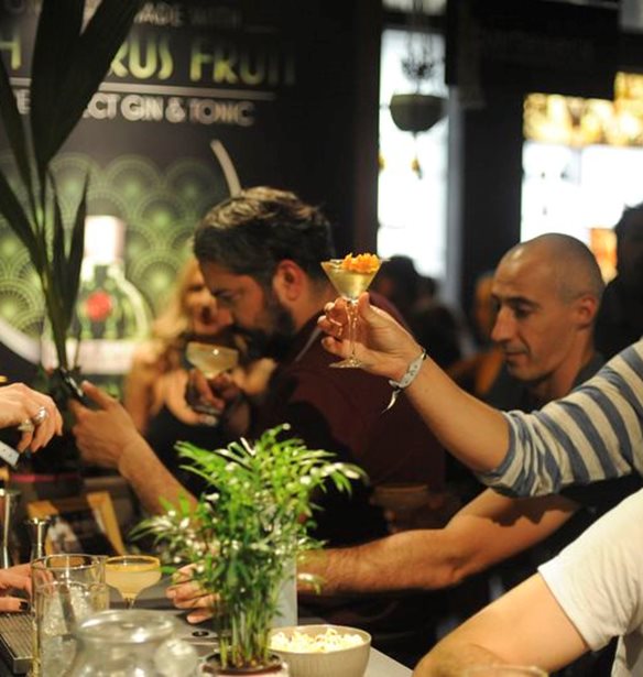 World Class Fine Drinking: &#x395;&#x3C0;&#x3B9;&#x3C3;&#x3C4;&#x3C1;&#x3AD;&#x3C6;&#x3B5;&#x3B9; &#x3B3;&#x3B9;&#x3B1; &#x3C4;&#x3C1;&#x3AF;&#x3C4;&#x3B7; &#x3C7;&#x3C1;&#x3BF;&#x3BD;&#x3B9;&#x3AC; &#x3C3;&#x3C4;&#x3B7;&#x3BD; &#x391;&#x3B8;&#x3AE;&#x3BD;&#x3B1;