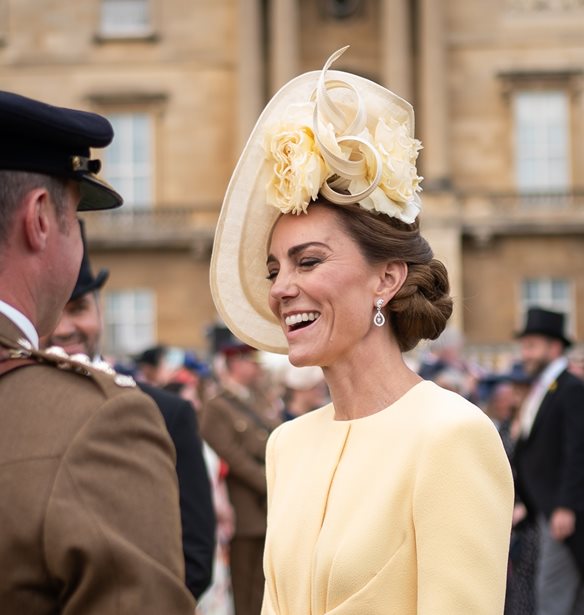 &#x397; Kate Middleton &#x3BC;&#x3B5; Emilia Wickstead &#x3C6;&#x3CC;&#x3C1;&#x3B5;&#x3BC;&#x3B1;, &#x3C6;&#x3CC;&#x3C1;&#x3BF; &#x3C4;&#x3B9;&#x3BC;&#x3AE;&#x3C2; &#x3C3;&#x3C4;&#x3B7;&#x3BD; &#x395;&#x3BB;&#x3B9;&#x3C3;&#x3AC;&#x3B2;&#x3B5;&#x3C4; &#x392;&#x27;  &#x3BA;&#x3B1;&#x3B9; &#x3C4;&#x3B1; &#x3C3;&#x3BA;&#x3BF;&#x3C5;&#x3BB;&#x3B1;&#x3C1;&#x3AF;&#x3BA;&#x3B9;&#x3B1; &#x3C4;&#x3BF;&#x3C5; &#x3B3;&#x3AC;&#x3BC;&#x3BF;&#x3C5; &#x3C4;&#x3B7;&#x3C2;