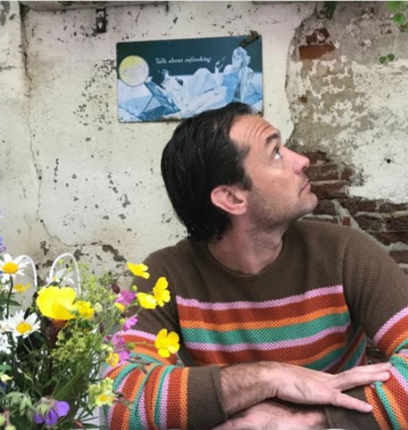 Jude Law: &#x393;&#x3B9;&#x3B1; &#x3B4;&#x3B9;&#x3B1;&#x3BA;&#x3BF;&#x3C0;&#x3AD;&#x3C2; &#x3C3;&#x3C4;&#x3B7;&#x3BD; &#x39A;&#x3AD;&#x3C1;&#x3BA;&#x3C5;&#x3C1;&#x3B1; &#x3BC;&#x3B5; &#x3C4;&#x3B7;&#x3BD; &#x3BA;&#x3CC;&#x3C1;&#x3B7; &#x3C4;&#x3BF;&#x3C5;