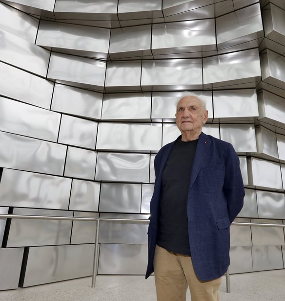 Frank Gehry | &#x388;&#x3C6;&#x3C5;&#x3B3;&#x3B5; &#x3B1;&#x3C0;&#x3CC; &#x3C4;&#x3B7; &#x3B6;&#x3C9;&#x3AE; &#x3BF; &#x3BF;&#x3C1;&#x3B1;&#x3BC;&#x3B1;&#x3C4;&#x3B9;&#x3C3;&#x3C4;&#x3AE;&#x3C2; &#x3B1;&#x3C1;&#x3C7;&#x3B9;&#x3C4;&#x3AD;&#x3BA;&#x3C4;&#x3BF;&#x3BD;&#x3B1;&#x3C2; &#x3C4;&#x3BF;&#x3C5; &#x3BC;&#x3BF;&#x3C5;&#x3C3;&#x3B5;&#x3AF;&#x3BF;&#x3C5; Guggenheim