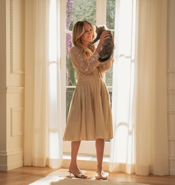 &#x3A4;&#x3BF; &#x3BD;&#x3AD;&#x3BF; &#x3C3;&#x3C0;&#x3AF;&#x3C4;&#x3B9; &#x3C4;&#x3B7;&#x3C2; Carrie Bradshaw &#x3C3;&#x3C4;&#x3BF; And Just Like That &#x3B1;&#x3BE;&#x3AF;&#x3B6;&#x3B5;&#x3B9; &#x3BC;&#x3B9;&#x3B1; &#x3C0;&#x3B5;&#x3C1;&#x3B9;&#x3BF;&#x3C5;&#x3C3;&#x3AF;&#x3B1;