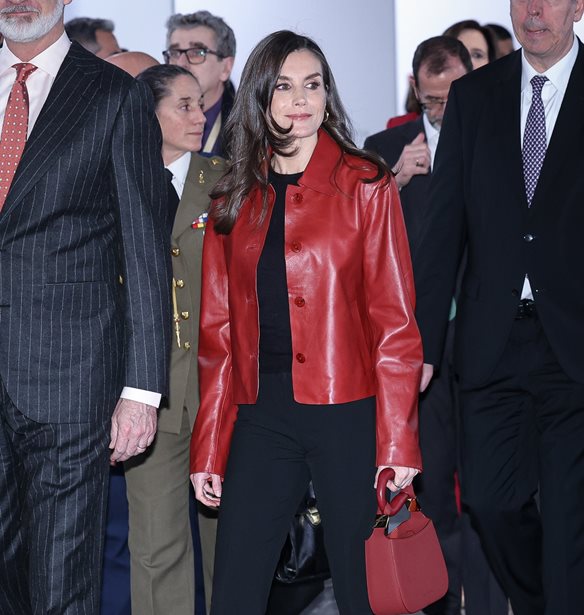 Letizia &#x3C4;&#x3B7;&#x3C2; &#x399;&#x3C3;&#x3C0;&#x3B1;&#x3BD;&#x3AF;&#x3B1;&#x3C2; | &#x39C;&#x3B5; &#x3BC;&#x3C0;&#x3BF;&#x3C1;&#x3BD;&#x3C4;&#x3CC; &#x3B4;&#x3B5;&#x3C1;&#x3BC;&#x3AC;&#x3C4;&#x3B9;&#x3BD;&#x3BF; jacket &#x3B1;&#x3C0;&#x3CC; &#x3C4;&#x3B7; Mango