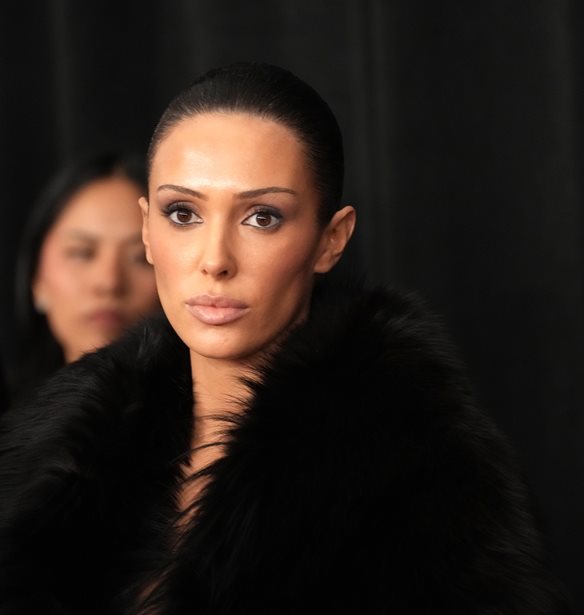Bianca Censori | &#x397; &#x3B1;&#x3BD;&#x3C4;&#x3AF;&#x3B4;&#x3C1;&#x3B1;&#x3C3;&#x3B7; &#x3C4;&#x3B7;&#x3C2; &#x3BC;&#x3B7;&#x3C4;&#x3AD;&#x3C1;&#x3B1;&#x3C2; &#x3C4;&#x3B7;&#x3C2; &#x3CC;&#x3C4;&#x3B1;&#x3BD; &#x3C1;&#x3C9;&#x3C4;&#x3AE;&#x3B8;&#x3B7;&#x3BA;&#x3B5; &#x3B3;&#x3B9;&#x3B1; &#x3C4;&#x3B7; viral &#x3C3;&#x3C4;&#x3B9;&#x3B3;&#x3BC;&#x3AE; &#x3C4;&#x3B7;&#x3C2; &#x3C3;&#x3C4;&#x3B1; &#x3B2;&#x3C1;&#x3B1;&#x3B2;&#x3B5;&#x3AF;&#x3B1; Grammy