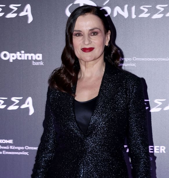 &#x397; &#x39A;&#x3B1;&#x3C1;&#x3C5;&#x3BF;&#x3C6;&#x3C5;&#x3BB;&#x3BB;&#x3B9;&#x3AC; &#x39A;&#x3B1;&#x3C1;&#x3B1;&#x3BC;&#x3C0;&#x3AD;&#x3C4;&#x3B7; &#x3BC;&#x3B5; &#x3AD;&#x3BD;&#x3B1; sequin &#x3BA;&#x3BF;&#x3C3;&#x3C4;&#x3BF;&#x3CD;&#x3BC;&#x3B9; &#x3C3;&#x3C4;&#x3B7;&#x3BD; &#x3C0;&#x3C1;&#x3B5;&#x3BC;&#x3B9;&#x3AD;&#x3C1;&#x3B1; &#x3C4;&#x3B7;&#x3C2; &#x3C4;&#x3B1;&#x3B9;&#x3BD;&#x3AF;&#x3B1;&#x3C2; &quot;&#x3A6;&#x3CC;&#x3BD;&#x3B9;&#x3C3;&#x3C3;&#x3B1;&quot;