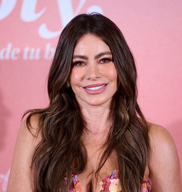 Sofia Vergara | T&#x3BF; &#x3B5;&#x3C0;&#x3B5;&#x3AF;&#x3B3;&#x3BF;&#x3BD; &#x3C0;&#x3B5;&#x3C1;&#x3B9;&#x3C3;&#x3C4;&#x3B1;&#x3C4;&#x3B9;&#x3BA;&#x3CC; &#x3C0;&#x3BF;&#x3C5; &#x3C4;&#x3B7;&#x3BD; &#x3BA;&#x3C1;&#x3AC;&#x3C4;&#x3B7;&#x3C3;&#x3B5; &#x3BC;&#x3B1;&#x3BA;&#x3C1;&#x3B9;&#x3AC; &#x3B1;&#x3C0;&#x3CC; &#x3C4;&#x3B1; &#x3B2;&#x3C1;&#x3B1;&#x3B2;&#x3B5;&#x3AF;&#x3B1; Emmy 2025